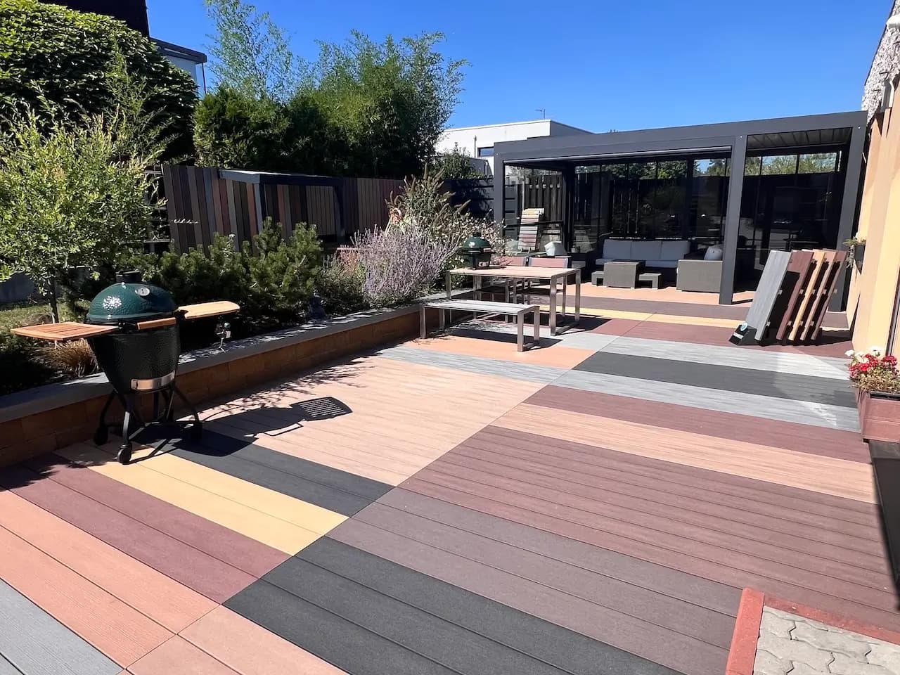 Vzorové centrum WoodParket Praha - vystavené WPC terasy a prkna